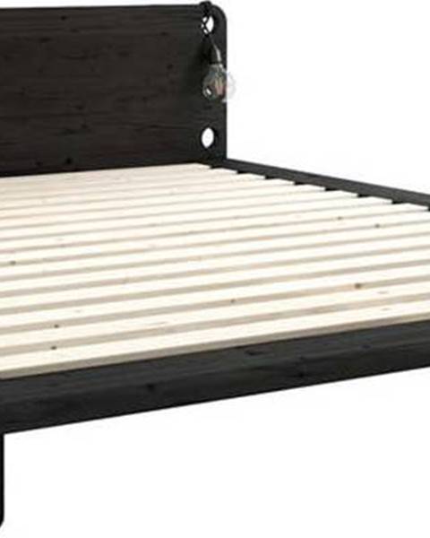 Karup Design Černá dvoulůžková postel z masivního dřeva s lampami Karup Design Peek, 160 x 200 cm