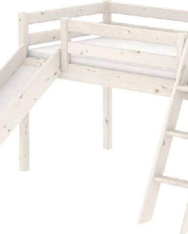 Bílá středně vysoká dětská postel z borovicového dřeva se skluzavkou a žebříkem Flexa Classic, 90 x 200 cm