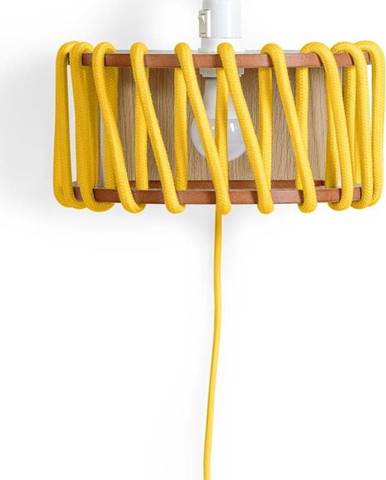 Žlutá nástěnná lampa s dřevěnou konstrukcí EMKO Macaron, délka 30 cm
