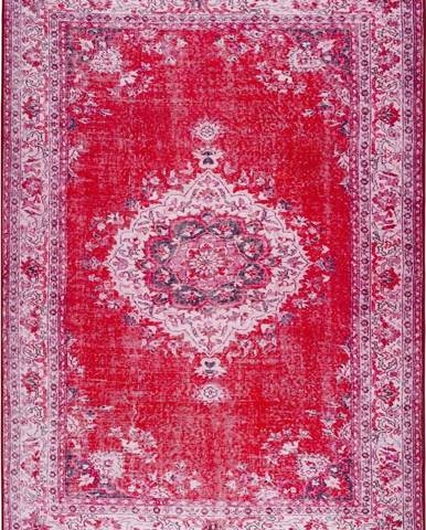 Červený koberec Universal Persia Red Bright, 140 x 200 cm
