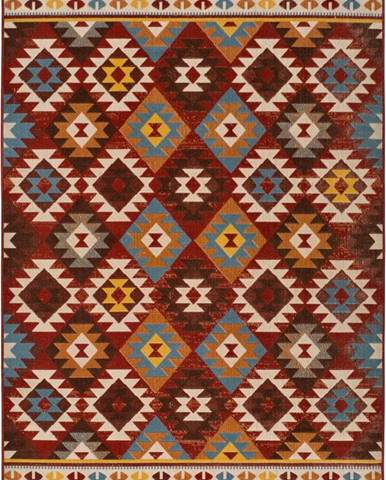 Červený koberec Universal Caucas Ethnic, 160 x 230 cm