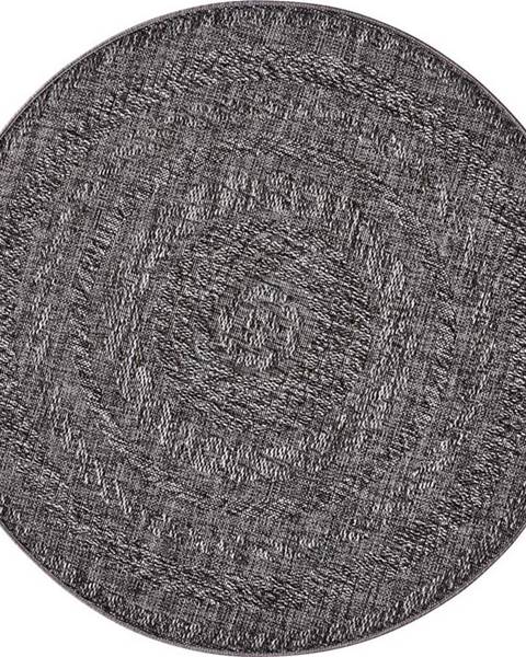 NORTHRUGS Tmavě šedý venkovní koberec NORTHRUGS Almendro, Ø 160 cm